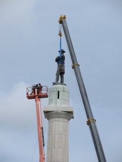 Robt E Lee statue removal